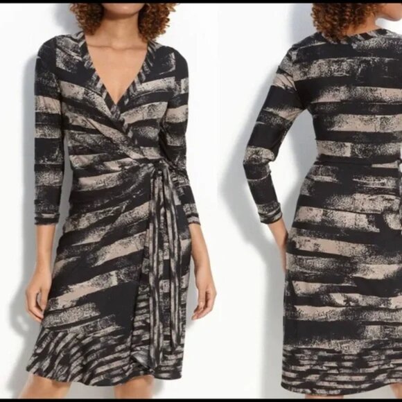 BCBGMaxAzria Dresses & Skirts - BCBGMaxAzria Alberta Gold and Black Wrap Dress size M